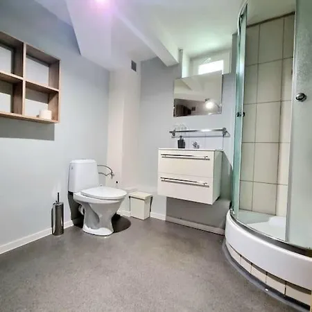 Simple Near Hockey & Football Arena דירה