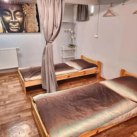 Simple Near Hockey & Football Arena Apartamento